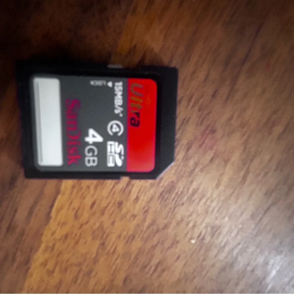Andis Ultra 4GB SDHC Memory Card - Black and Red